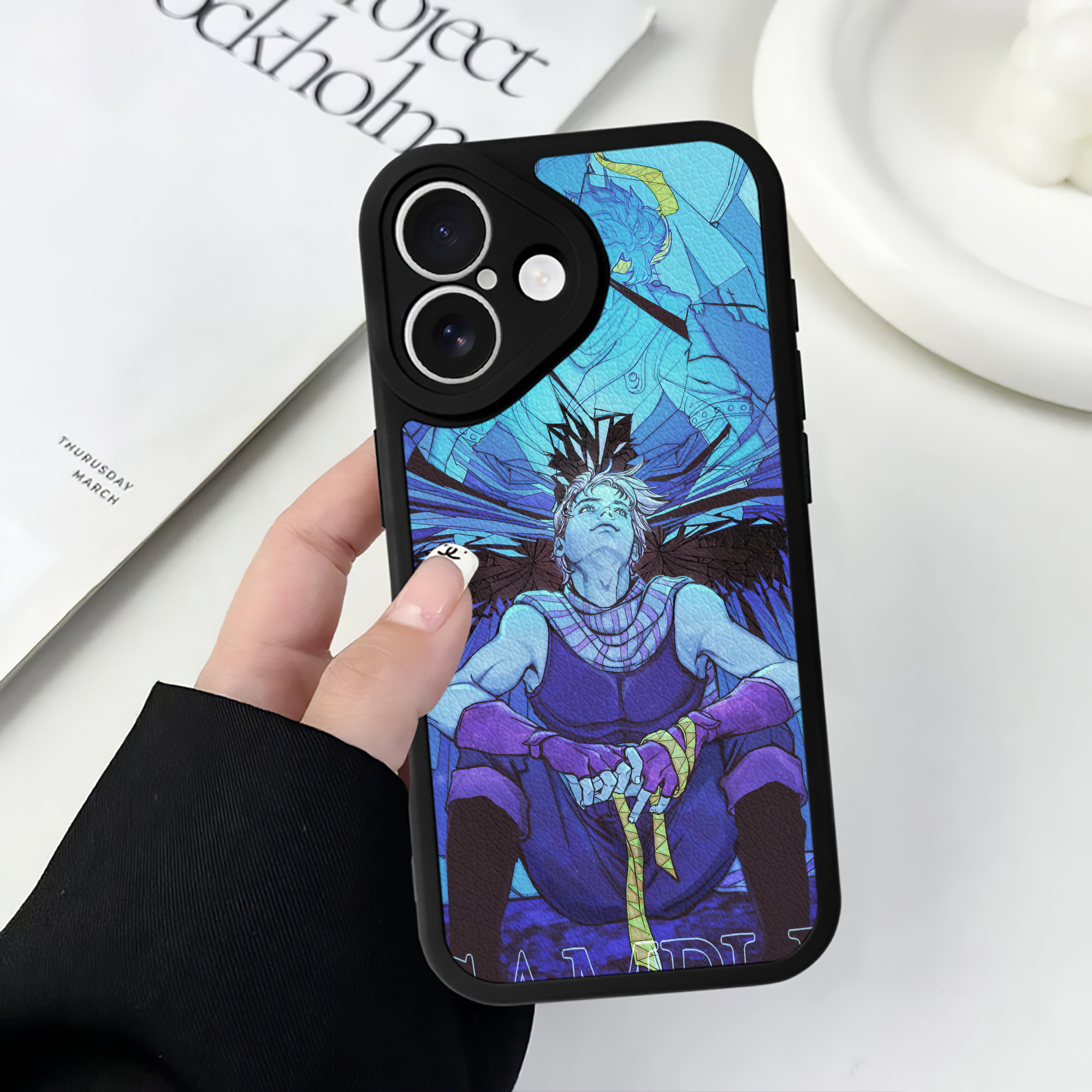 （画像用） ジョジョの奇妙な冒険 JoJo's Bizarre Adventure 【iPhone 16シリーズ対応】シリコンスマホケース（レザー調） 材質：シリコン